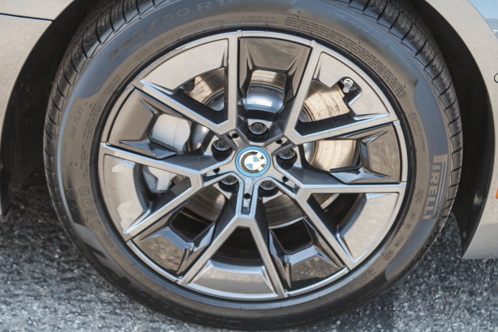 Used 2023 BMW i4 eDrive40 RWD image 10