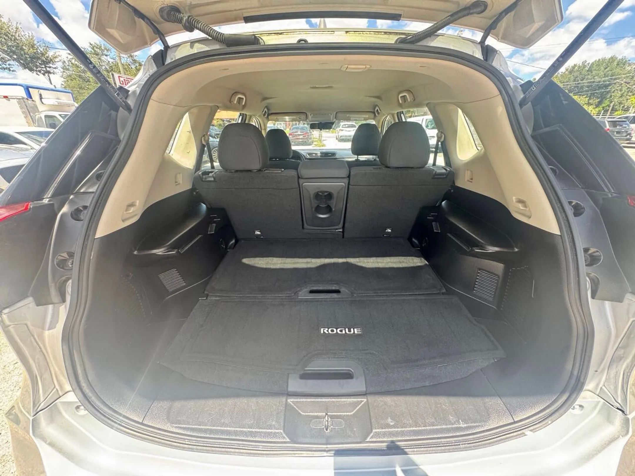 Used 2020 Nissan Rogue S FWD image 12