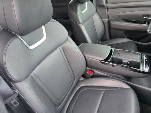 Used 2025 Hyundai Tucson Limited AWD/4WD image 32