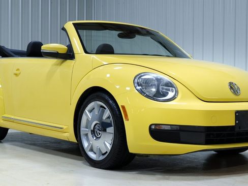 Used 2013 Volkswagen Beetle 2.5 image 1