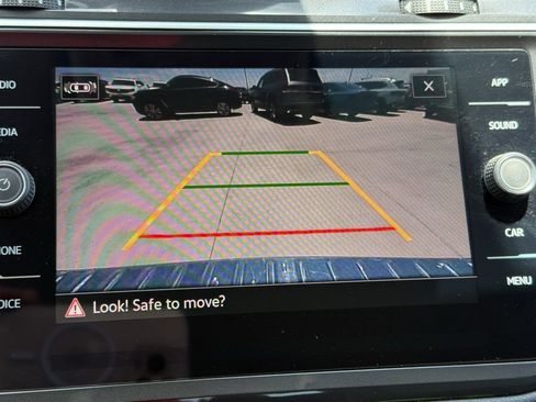 Certified 2024 Volkswagen Tiguan SE image 10