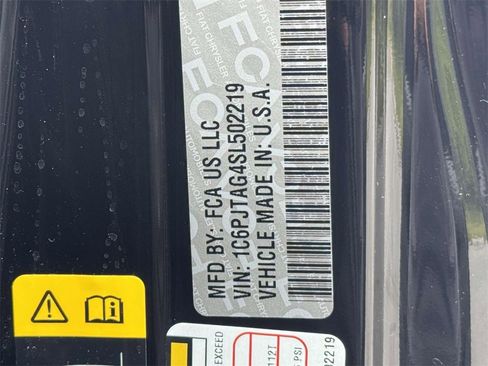 Used 2025 Jeep Gladiator Sport image 30