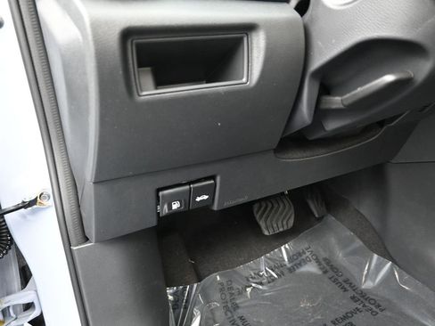 New 2025 Nissan Versa SV w/ Trunk Package FWD image 12