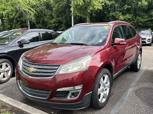 Used 2016 Chevrolet Traverse LT w/ Style and Technology Package FWD image 3