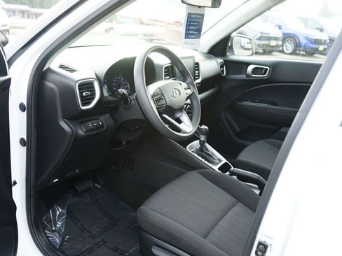 Certified 2022 Hyundai Venue SE image 14