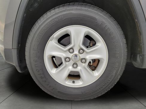 Used 2014 Jeep Grand Cherokee Laredo w/ Security & Convenience Group AWD/4WD image 3