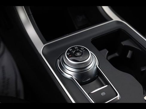 Used 2021 Ford Edge SE image 7