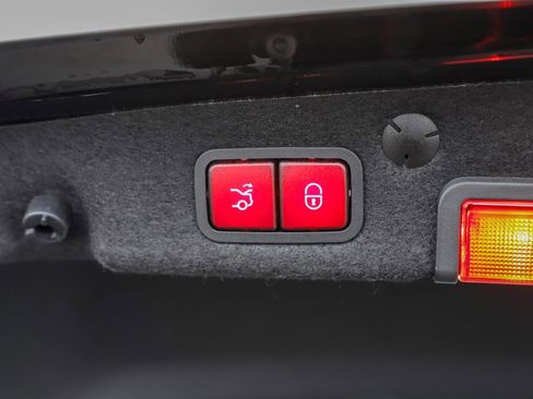 Used 2018 Mercedes-Benz C 63 AMG Sedan image 40