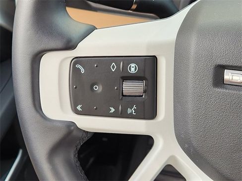 Used 2025 Land Rover Defender 130 X-Dynamic SE image 24