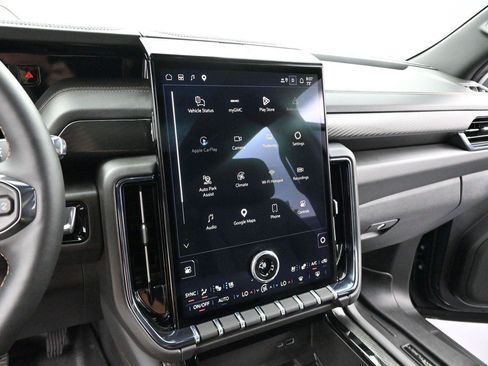 Used 2026 GMC Yukon XL AT4 w/ AT4 Premium Plus Package AWD/4WD image 18