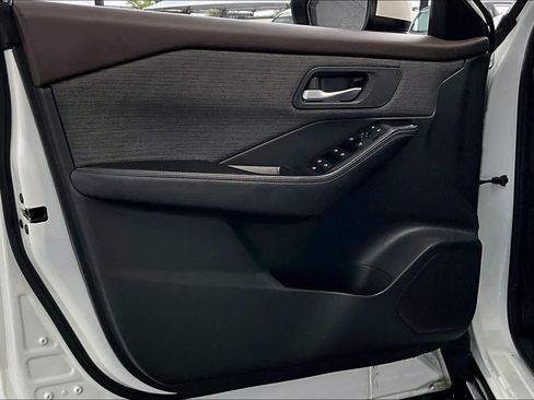 Used 2023 Nissan Rogue SV image 21