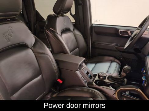 Used 2025 Ford Bronco Badlands image 11