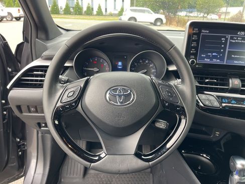 Used 2022 Toyota C-HR XLE image 15