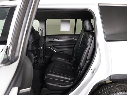 Used 2022 Jeep Grand Cherokee L Limited image 30