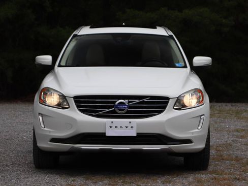 Used 2015 Volvo XC60 T6 w/ Proximity Package AWD/4WD image 41