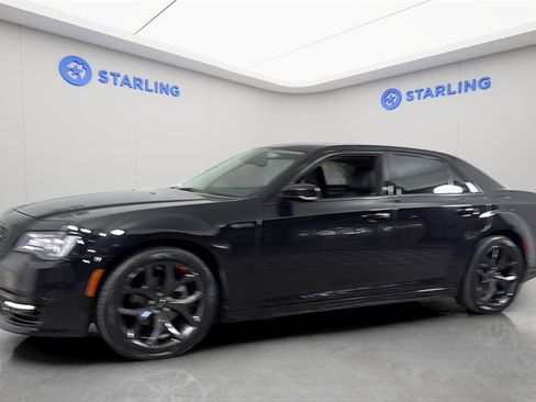 Used 2022 Chrysler 300 Touring L image 2