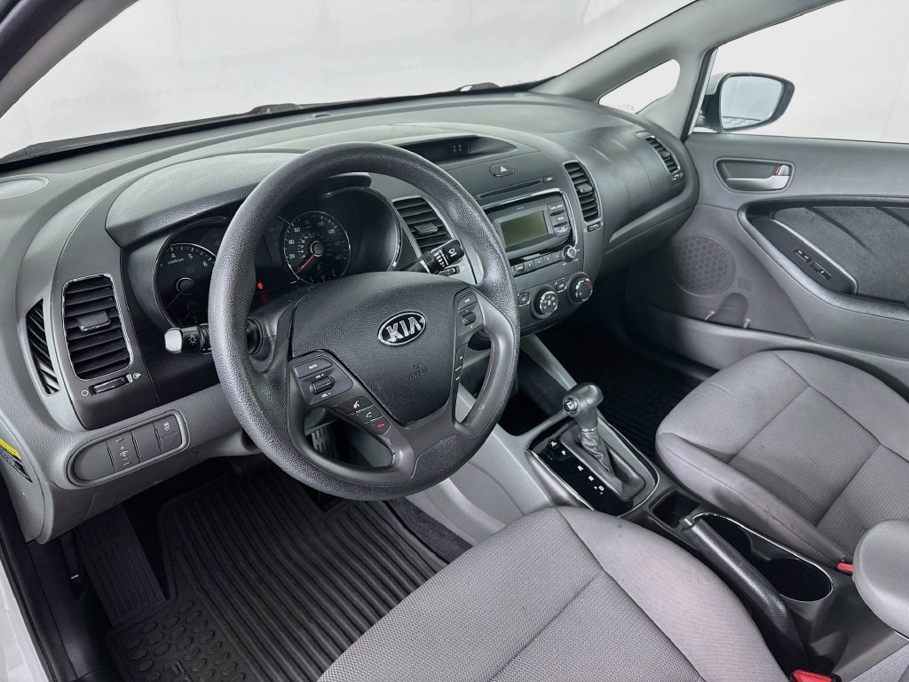 Used 2017 Kia Forte LX FWD image 4