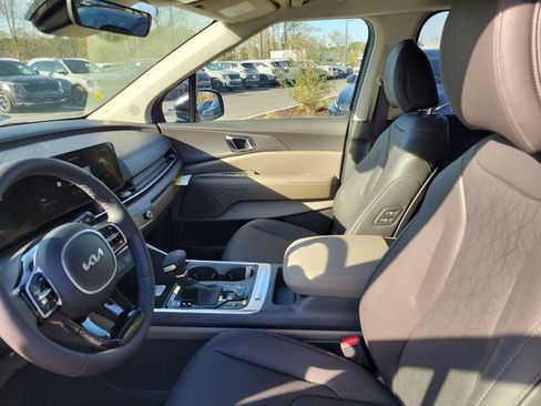 New 2026 Kia Carnival EX FWD image 8