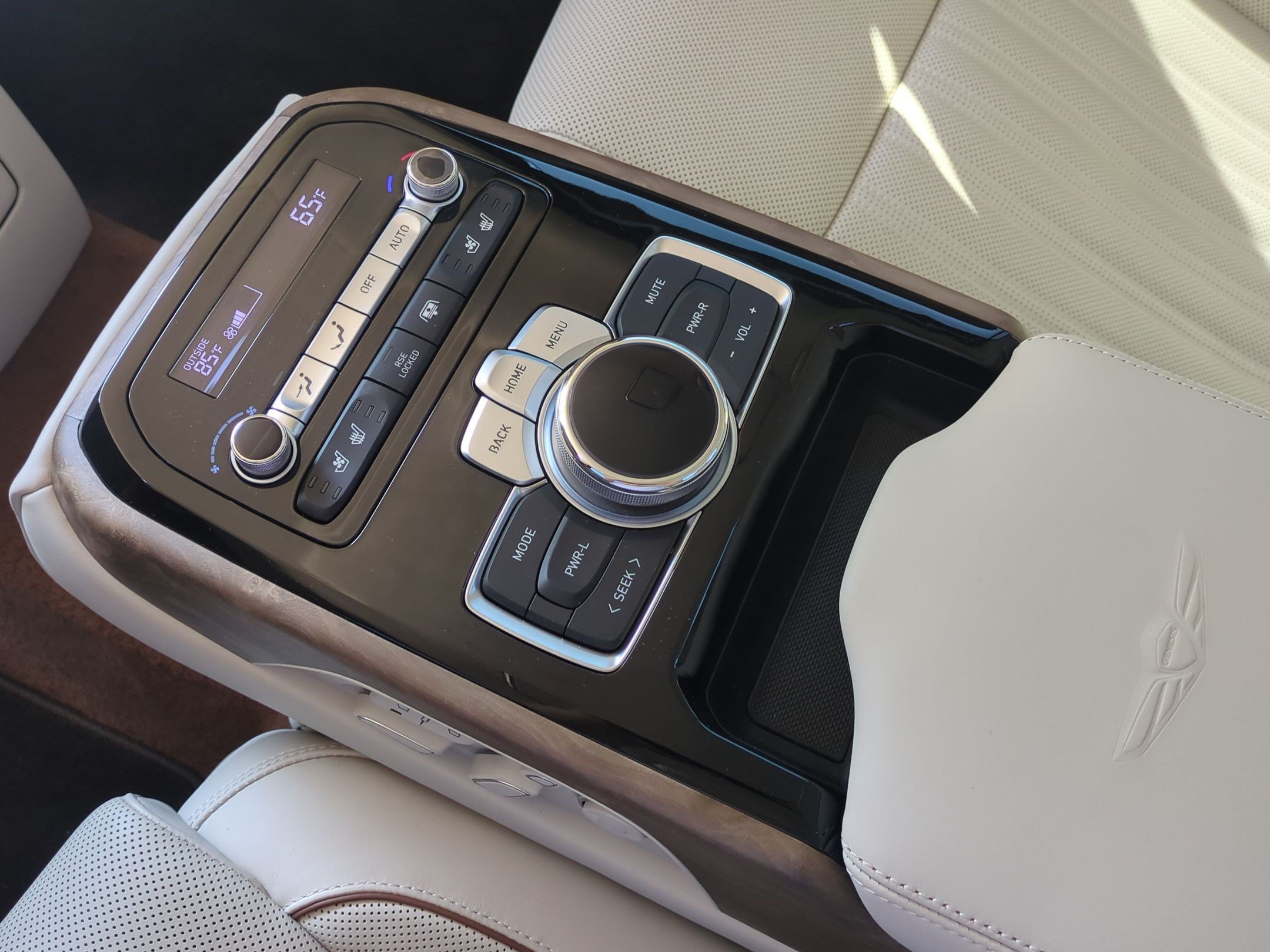 Used 2022 Genesis G90 5.0 Ultimate RWD image 31