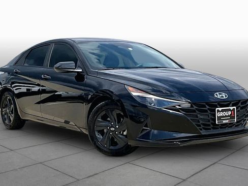 Used 2023 Hyundai Elantra SEL FWD image 3