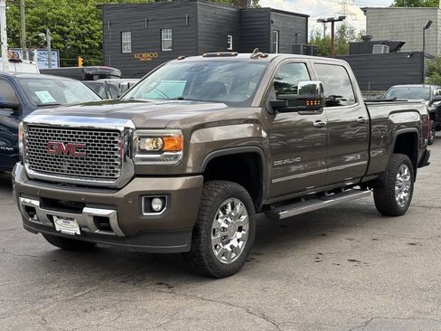 Used 2015 GMC Sierra 2500 Denali w/ Duramax Plus Package AWD/4WD image 4