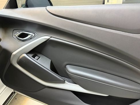 Used 2019 Chevrolet Camaro SS image 21