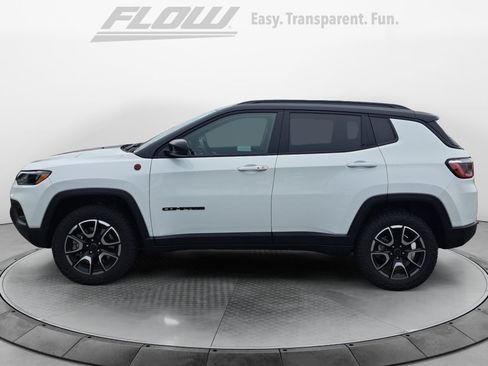 Used 2025 Jeep Compass Trailhawk AWD/4WD image 5