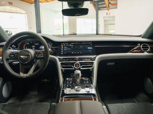 Used 2025 Bentley Flying Spur Speed image 4