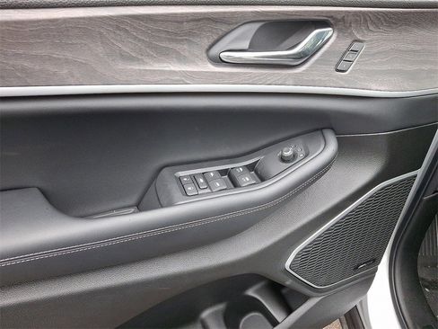 New 2024 Jeep Grand Cherokee Limited 4xe w/ Luxury Tech Group II image 8