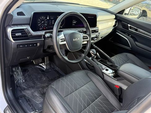 Used 2025 Kia Telluride SX w/ SX Captain's Chair Package FWD image 7