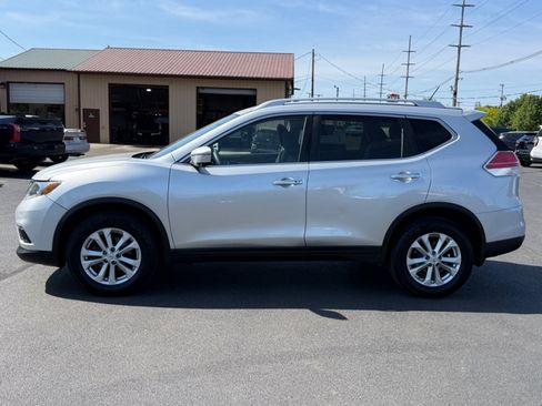 Used 2016 Nissan Rogue SV w/ SV Premium Package AWD/4WD image 5