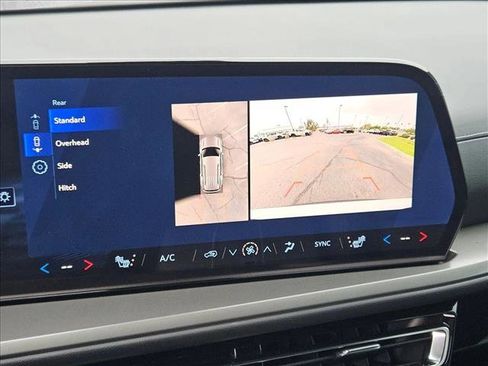 New 2026 Chevrolet Traverse LT image 13