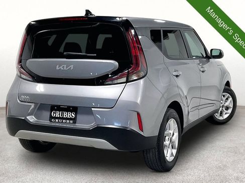 Used 2025 Kia Soul LX w/ LX Technology Package FWD image 2
