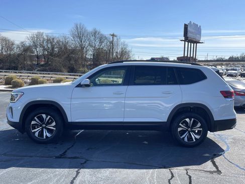 Certified 2025 Volkswagen Atlas SE image 4