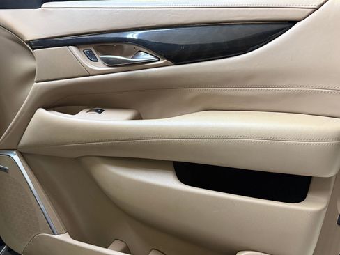 Used 2018 Cadillac Escalade Platinum image 22