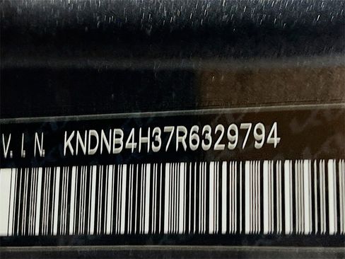 Used 2024 Kia Carnival LX image 34