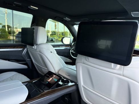 Used 2026 Cadillac Escalade Platinum Sport AWD/4WD image 23
