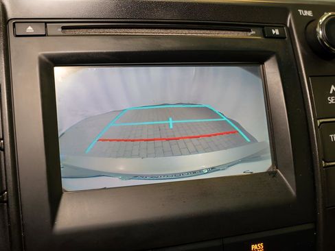 Used 2016 Toyota Camry SE image 12