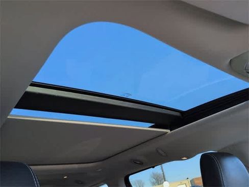 Used 2022 Chrysler Pacifica Touring-L image 19