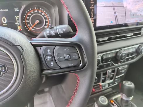 Used 2024 Jeep Wrangler Unlimited Rubicon AWD/4WD image 26