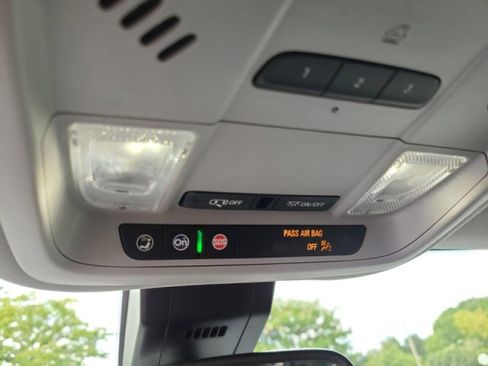 Used 2021 GMC Terrain SLT w/ Infotainment Package II image 28