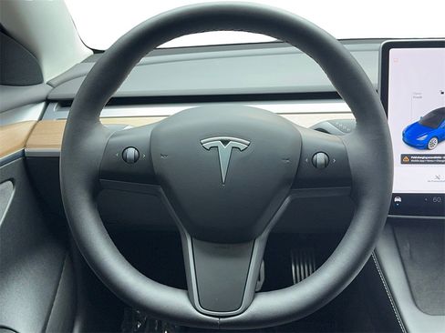 Used 2021 Tesla Model 3 Standard Range Plus image 18