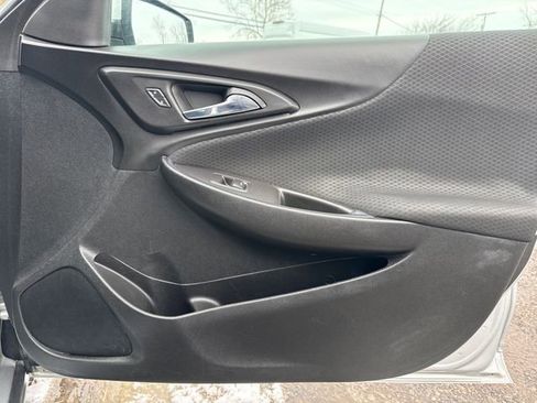 Used 2018 Chevrolet Malibu LT image 25