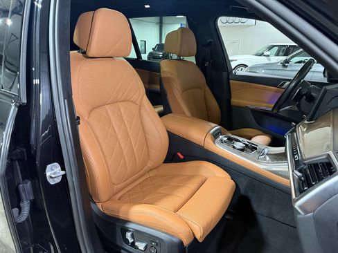 Used 2023 BMW X7 xDrive40i w/ M Sport Package AWD/4WD image 28