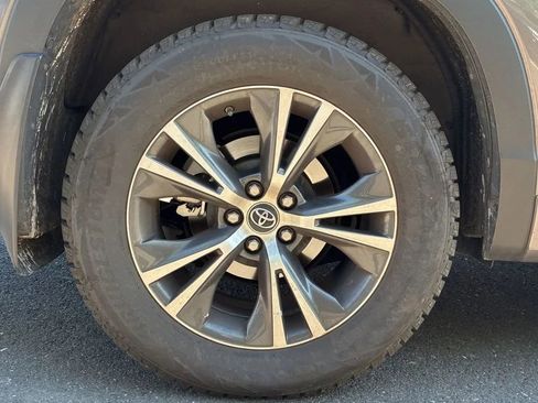 Used 2016 Toyota Highlander XLE AWD/4WD image 19