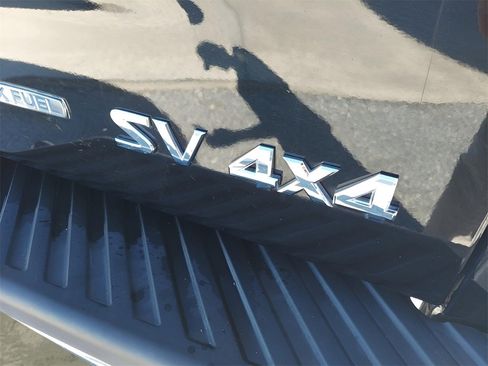 Used 2015 Nissan Titan SV w/ SV Value Truck Package image 7