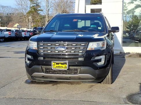 Used 2017 Ford Explorer XLT w/ Equipment Group 202A image 2