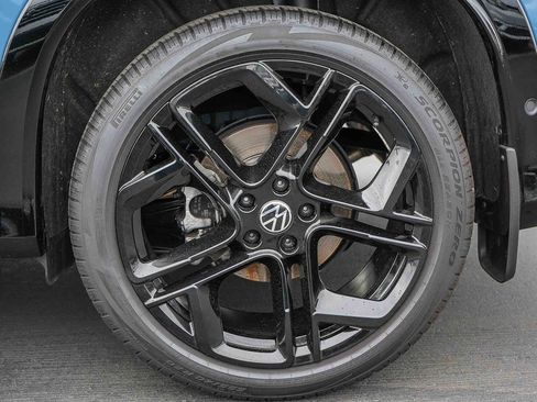 Used 2025 Volkswagen Tiguan SE R-Line image 10