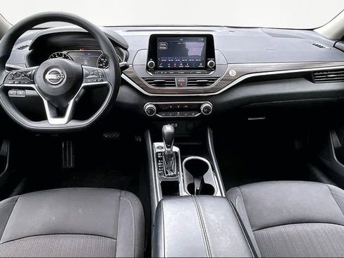 Used 2024 Nissan Altima 2.5 SV image 7