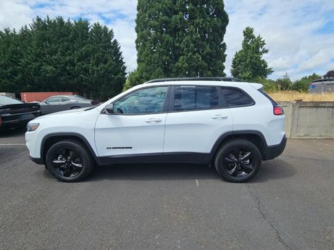 Used 2023 Jeep Cherokee Altitude Lux AWD/4WD image 3